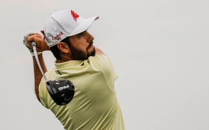 Abraham Ancer of Mexico hits his tee shot on the sixteenth hole during the first round of the 2023 LIV Golf League tournament at Rich Harvest Farms in Sugar Grove, Illinois, on Friday September 22, 2023. Tournament play runs from September 22nd through the 24th.  SGI20230922820 TANNENxMAURY