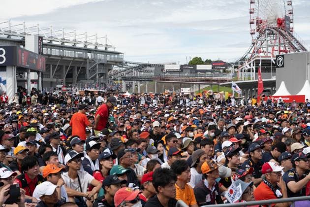 September 23, 2023, Suzuka, Mie Prefecture, Japan: Formula 1 fans in the fan zone during Qualifying of the 2023 Formula 1 Japanese Grand Prix Suzuka Japan - ZUMAb177 20230923_aap_b177_003 Copyright: xTaidghxBarronx