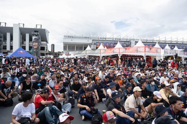 September 23, 2023, Suzuka, Mie Prefecture, Japan: Formula 1 fans in the fan zone during Qualifying of the 2023 Formula 1 Japanese Grand Prix Suzuka Japan - ZUMAb177 20230923_aap_b177_009 Copyright: xTaidghxBarronx