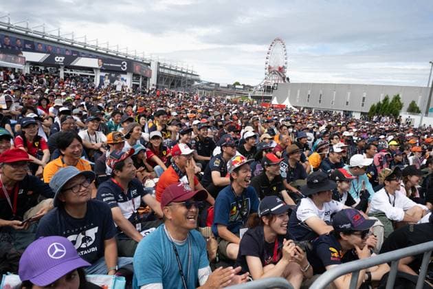 September 23, 2023, Suzuka, Mie Prefecture, Japan: Formula 1 fans in the fan zone during Qualifying of the 2023 Formula 1 Japanese Grand Prix Suzuka Japan - ZUMAb177 20230923_aap_b177_018 Copyright: xTaidghxBarronx