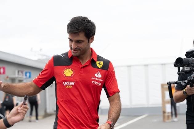 September 23, 2023, Suzuka, Mie Prefecture, Japan: YUKI TSUNODA (JAP) of AlphaTauri 22 arrives to the paddock for qualifying for the 2023 Formula 1 Japanese Grand Prix Suzuka Japan - ZUMAb177 20230923_aap_b177_022 Copyright: xTaidghxBarronx