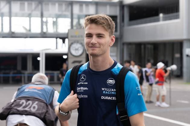 September 23, 2023, Suzuka, Mie Prefecture, Japan: LOGAN SARGEANT (USA) of Williams 2 arrives to the paddock for Qualifying for the 2023 Formula 1 Japanese Grand Prix Suzuka Japan - ZUMAb177 20230923_aap_b177_025 Copyright: xTaidghxBarronx