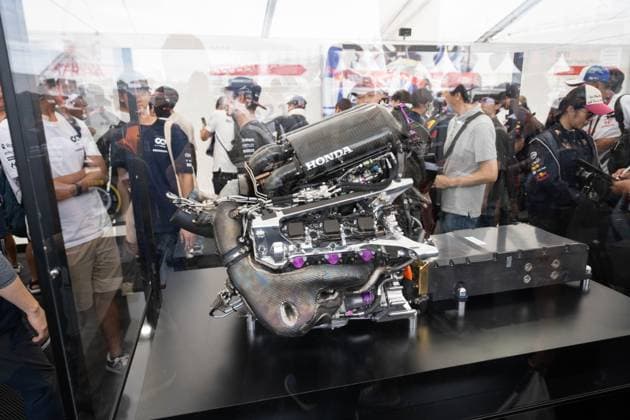 September 23, 2023, Suzuka, Mie Prefecture, Japan: Formula 1 fans taking photos of a Honda Racing Power Unit engine during Qualifying of the 2023 Formula 1 Japanese Grand Prix Suzuka Japan - ZUMAb177 20230923_aap_b177_031 Copyright: xTaidghxBarronx