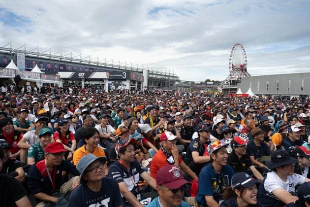 September 23, 2023, Suzuka, Mie Prefecture, Japan: Formula 1 fans in the fan zone during Qualifying of the 2023 Formula 1 Japanese Grand Prix Suzuka Japan - ZUMAb177 20230923_aap_b177_040 Copyright: xTaidghxBarronx