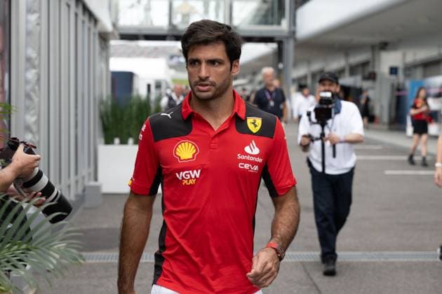 September 23, 2023, Suzuka, Mie Prefecture, Japan: YUKI TSUNODA (JAP) of AlphaTauri 22 arrives to the paddock for qualifying for the 2023 Formula 1 Japanese Grand Prix Suzuka Japan - ZUMAb177 20230923_aap_b177_043 Copyright: xTaidghxBarronx