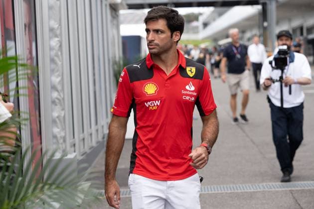 September 23, 2023, Suzuka, Mie Prefecture, Japan: YUKI TSUNODA (JAP) of AlphaTauri 22 arrives to the paddock for qualifying for the 2023 Formula 1 Japanese Grand Prix Suzuka Japan - ZUMAb177 20230923_aap_b177_044 Copyright: xTaidghxBarronx