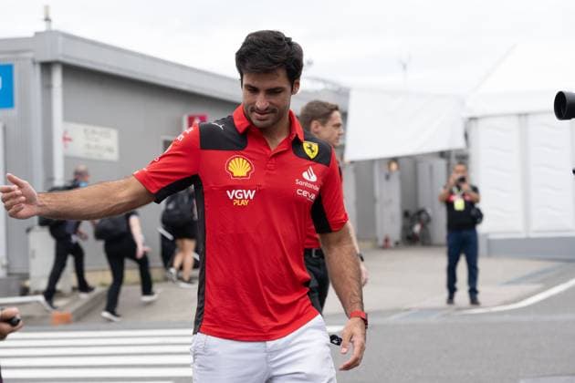 September 23, 2023, Suzuka, Mie Prefecture, Japan: YUKI TSUNODA (JAP) of AlphaTauri 22 arrives to the paddock for qualifying for the 2023 Formula 1 Japanese Grand Prix Suzuka Japan - ZUMAb177 20230923_aap_b177_048 Copyright: xTaidghxBarronx