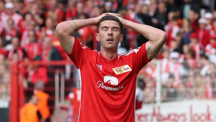 Robin Gosens disappoints after missed goal chance Disappointment Sports Football Soccer Bundesliga Men DFL 5 Matchday Season 2023 2024 23 09 2023 1 FC Union Berlin FCU vs TSG Hoffenheim 1899 DFL regulations prohibit any use of photographs as image sequences and or quasi video