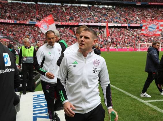 Football, FC Bayern Munich, Co-coach Anthony Barry traded as national coach of Ireland