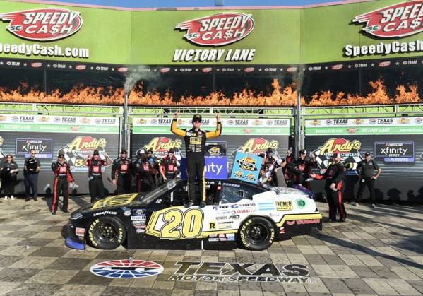 Sport Themen der Woche KW38 Sport Bilder des Tages FORT WORTH, TX - SEPTEMBER 23: John Hunter Nemechek ( 20 Joe Gibbs Racing Romco Equipment Toyota) celebrates winning the Andy s Frozen Custard 300 NASCAR, Motorsport, USA Xfinity Series Playoff race on September 23, 2023, at Texas Motor Speedway in Fort Worth, Texas. (Photo by Thomas Walko Icon Sportswire) AUTO: SEP 23 NASCAR Xfinity Series Playoff Andy s Frozen Custard 300 EDITORIAL USE ONLY Icon230923071