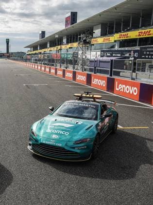 Aston Martin Vantage Safety Car during the 2023 Formula 1 Lenovo Japanese Grand Prix, 16th round of the 2023 Formula One World Championship, WM, Weltmeisterschaft from September 22 to 24, 2023 on the Suzuka International Racing Course, in Suzuka - F1 - JAPANESE GRAND PRIX 2023 - RACE DPPI Panoramic  00123037__R3_5669