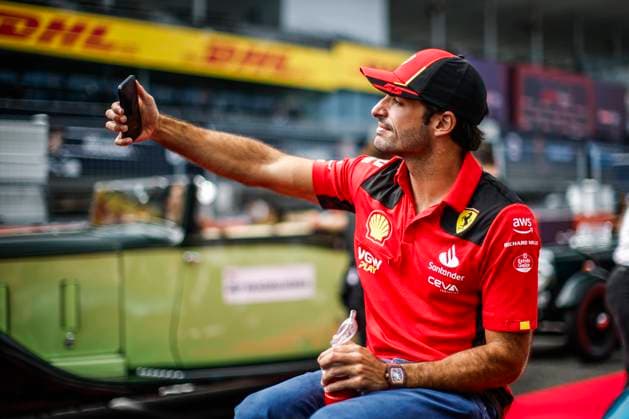 SAINZ Carlos (spa), Scuderia Ferrari SF-23, portrait during the 2023 Formula 1 Lenovo Japanese Grand Prix, 16th round of the 2023 Formula One World Championship, WM, Weltmeisterschaft from September 22 to 24, 2023 on the Suzuka International Racing Course, in Suzuka - F1 - JAPANESE GRAND PRIX 2023 - RACE DPPI Panoramic  00123037__R3_6205