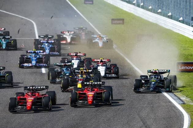 Start of the race, 16 LECLERC Charles (mco), Scuderia Ferrari SF-23, 55 SAINZ Carlos (spa), Scuderia Ferrari SF-23, HAMILTON Lewis (gbr), Mercedes AMG F1 Team W14, portrait during the 2023 Formula 1 Lenovo Japanese Grand Prix, 16th round of the 2023 Formula One World Championship, WM, Weltmeisterschaft from September 22 to 24, 2023 on the Suzuka International Racing Course, in Suzuka - F1 - JAPANESE GRAND PRIX 2023 - RACE DPPI Panoramic _R3_7042