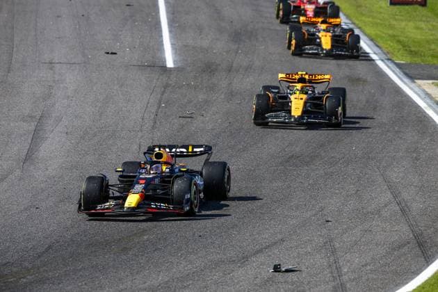 01 VERSTAPPEN Max (nld), Red Bull Racing RB19, action during the 2023 Formula 1 Lenovo Japanese Grand Prix, 16th round of the 2023 Formula One World Championship, WM, Weltmeisterschaft from September 22 to 24, 2023 on the Suzuka International Racing Course, in Suzuka - F1 - JAPANESE GRAND PRIX 2023 - RACE DPPI Panoramic  _R3_7119
