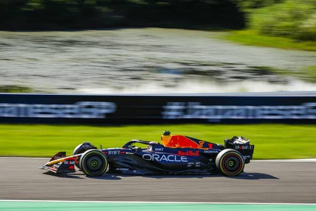 01 VERSTAPPEN Max (nld), Red Bull Racing RB19, action during the 2023 Formula 1 Lenovo Japanese Grand Prix, 16th round of the 2023 Formula One World Championship, WM, Weltmeisterschaft from September 22 to 24, 2023 on the Suzuka International Racing Course, in Suzuka - F1 - JAPANESE GRAND PRIX 2023 - RACE DPPI Panoramic  _R5_5852