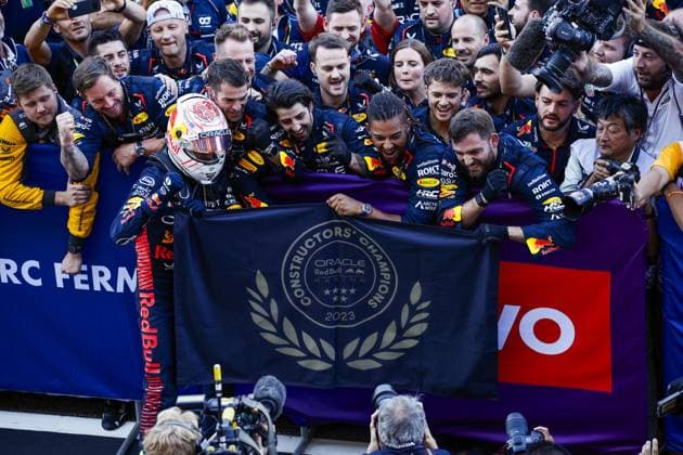 VERSTAPPEN Max (ned), Red Bull Racing RB19, celebration for the 6th Constructors™ Championship for red Bull during the 2023 Formula 1 Lenovo Japanese Grand Prix, 16th round of the 2023 Formula One World Championship, WM, Weltmeisterschaft from September 22 to 24, 2023 on the Suzuka International Racing Course, in Suzuka - F1 - JAPANESE GRAND PRIX 2023 - RACE DPPI Panoramic  _R3_7660