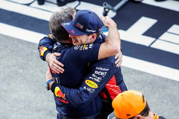 VERSTAPPEN Max (ned), Red Bull Racing RB19, portrait celebrates with HORNER Christian (gbr), Team Principal of Red Bull Racing, portrait the Red Bull Racing constructors championships of 2023 during the 2023 Formula 1 Lenovo Japanese Grand Prix, 16th round of the 2023 Formula One World Championship, WM, Weltmeisterschaft from September 22 to 24, 2023 on the Suzuka International Racing Course, in Suzuka - F1 - JAPANESE GRAND PRIX 2023 - RACE DPPI Panoramic  00123037__R3_7905