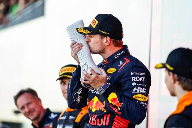 VERSTAPPEN Max (ned), Red Bull Racing RB19, portrait kissing the trophy podium during the 2023 Formula 1 Lenovo Japanese Grand Prix, 16th round of the 2023 Formula One World Championship, WM, Weltmeisterschaft from September 22 to 24, 2023 on the Suzuka International Racing Course, in Suzuka - F1 - JAPANESE GRAND PRIX 2023 - RACE DPPI Panoramic  00123037__R3_8169