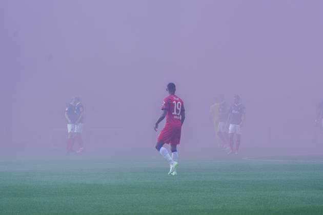 Sport Themen der Woche KW38 Sport Bilder des Tages Speilunterbrechung Pyrotechnik Fans Ultras Holstein Kiel GER, Holstein Kiel vs. Hertha BSC Berlin, Fussball, Spieltag 7, Spielzeit 2023 2024, 24.09.2023 DFL REGULATIONS PROHIBIT ANY USE OF PHOTOGRAPHS AS IMAGE SEQUENCES AND OR QUASI-VIDEO GER, Holstein Kiel vs. Hertha BSC Berlin, Fussball, Spieltag 7, Spielzeit 2023 2024, 24.09.2023 Kiel *** Speilunterbrechung Pyrotechnik Fans Ultras Holstein Kiel GER, Holstein Kiel vs Hertha BSC Berlin, Football, Matchday 7, Season 2023 2024, 24 09 2023 DFL REGULATES PROHIBIT ANY USE OF PHOTOGRAPHS AS IMAGE SEQUENCES AND OR QUASI VIDEO GER, Holstein Kiel vs Hertha BSC Berlin, Football, Matchday 7, Season 2023 2024, 24 09 2023 Kiel Copyright: xEibner-Pressefoto MarcelxvonxFehrnx EP_MFN