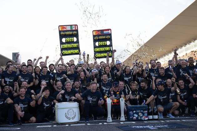 September 24, 2023, Suzuka, Mie Prefecture, Japan: Oracle Red Bull Racing team principal CHRISTAIN HORNER, drivers MAX VERSTAPPEN (NED) of Red Bull Racing 1 and SERGIO PEREZ (MEX) of Red Bull Racing 11 and team mechanics celebrates winning the World Constructors Championship by points at the 2023 Formula 1 Japanese Grand Prix. Suzuka Japan - ZUMAb177 20230924_aap_b177_138 Copyright: xTaidghxBarronx