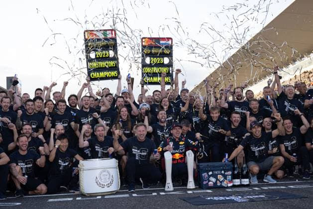 September 24, 2023, Suzuka, Mie Prefecture, Japan: Oracle Red Bull Racing team principal CHRISTAIN HORNER, drivers MAX VERSTAPPEN (NED) of Red Bull Racing 1 and SERGIO PEREZ (MEX) of Red Bull Racing 11 and team mechanics celebrates winning the World Constructors Championship by points at the 2023 Formula 1 Japanese Grand Prix. Suzuka Japan - ZUMAb177 20230924_aap_b177_139 Copyright: xTaidghxBarronx