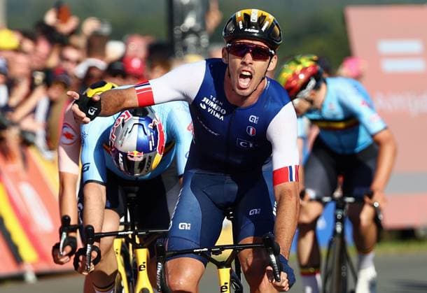 Bilder des Jahres 2023, Sport 09 September Sport Themen der Woche KW38 Sport Bilder des Tages French Christophe Laporte and Belgian Wout van Aert pictured at the finish of the Elite Men s Road Race, 199,8 km around and on the Col du VAM, on the final day of the UEC Road European Championships in Wijster, The Netherlands, Sunday 24 September 2023. The European cycling championships takes place from 20 to 24 september. DAVIDxPINTENS  x74816336x