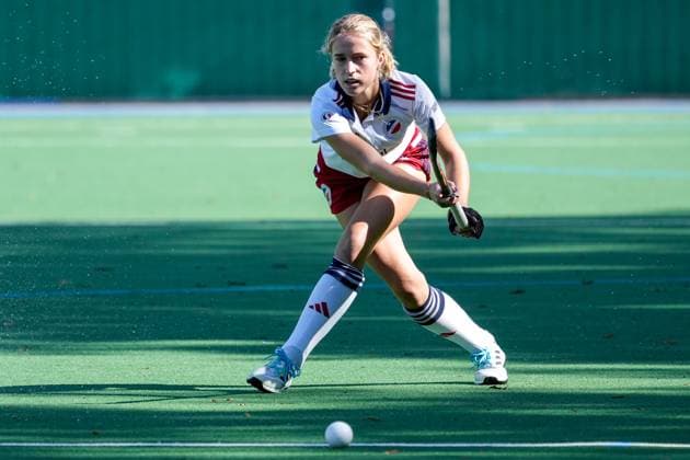 Sport Themen der Woche KW38 Sport Bilder des Tages Laura Schubert (MHC, 56), am Ball, Freisteller, Ganzkörper, Einzelbild, Einzelfoto, Aktion, Action, 24.09.2023, Mannheim (Deutschland), Hockey, 1. Bundesliga, Damen, Mannheimer HC - Düsseldorfer HC *** Laura Schubert MHC, 56 , on the ball, crop, full body, single image, single photo, action, action, 24 09 2023, Mannheim Germany , Hockey, 1 Bundesliga, Women, Mannheimer HC Düsseldorfer HC xozx