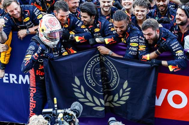 Formula 1 Lenovo Grand Prix Of Japan 2023 Max Verstappen of Netherlands, Oracle Red Bull Racing, portrait celebrates the constructors™ champions with Red Bull Racing team during the Formula 1 Lenovo Grand Prix of Japan from 21st to 24th of September, 2023 on the Suzuka Circuit, in Suzuka, Japan. Suzuka Japan  Copyright: xGongorax originalFilename:bonilla-formula1230924_nptl3.jpg