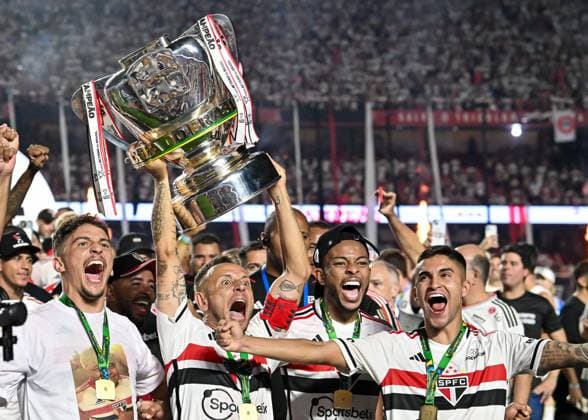 24th September 2023, Morumbi stadium, Sao Paulo, Brazil; Brazil Cup final, Sao Paulo versus Flamengo: Rafinha and team mates of Sao Paulo celebrate their win by 2-1 over the 2 legs  ActionPlus12558047 GledstonxTavares