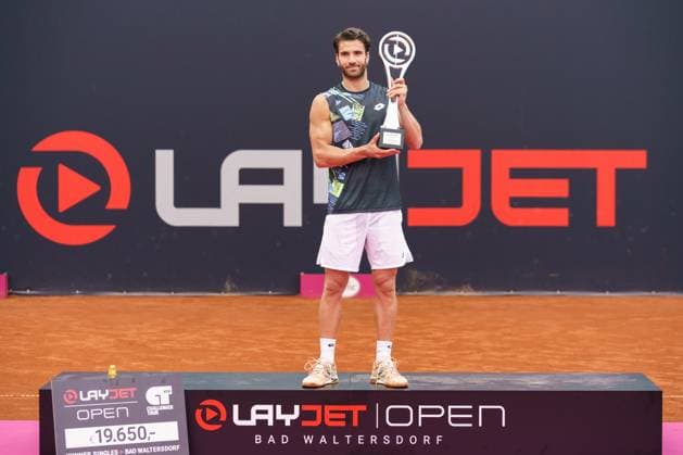 TENNIS - ATP, Tennis Herren Layjet Open BAD WALTERSDORF,AUSTRIA,25.SEP.23 - TENNIS - ATP Challenger Tour, Layjet Open. Image shows Andrea Pellegrino (ITA) with a trophy. keywords: award ceremony.  GEPAxpictures xJohannesxFriedl