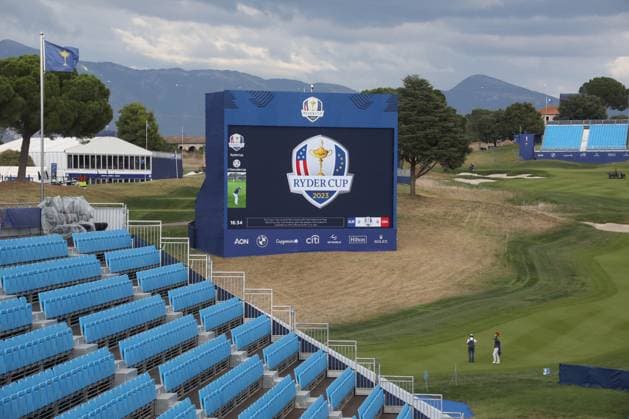 Golf Ryder Cup 2023: Work in progress for the 2023 Ryder Cup in Rome at Marco Simeoni Golf e country club in Rome, Italy. ROME, Italy - 25.09.2023: Grandstand for spectators, Giant display . Work in progress for the 2023 Ryder Cup in Rome at Marco Simeoni Golf e country club in Rome, Italy. ROME Italy Italy  Copyright: xIPAxSport ABACAx BRIPASport20230925_651 IPAxSport ABACAx BRIPASport20230925_651