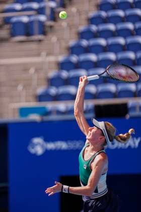 September 26, 2023, Tokyo, Japan: Ekaterina ALEXANDROVA (RUS) serves against Anna KALINSKAYA (RUS) during their women s single match for the second day of the TORAY PAN PACIFIC OPEN TENNIS tournament 2023 at the Ariake Coliseum. The tournament is held from September 25 to October 1st. Alexandrova won 6-7(7), 6-1,7-5. Tokyo Japan - ZUMAm191 20230926_aap_m191_008 Copyright: xRodrigoxReyesxMarinx