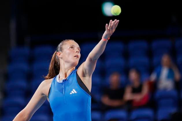 September 26, 2023, Tokyo, Japan: Daria KASATKINA (RUS) serves against Marta KOSTYUK (UKR) during their women s single match for the second day of the TORAY PAN PACIFIC OPEN TENNIS tournament 2023 at the Ariake Coliseum. The tournament is held from September 25 to October 1st. Tokyo Japan - ZUMAm191 20230926_aap_m191_031 Copyright: xRodrigoxReyesxMarinx