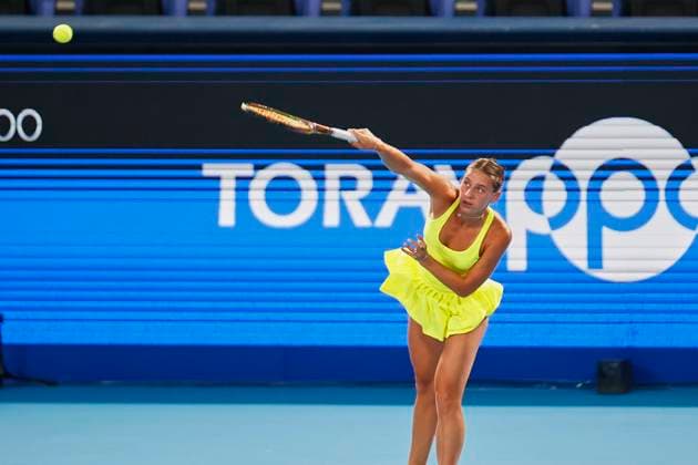 September 26, 2023, Tokyo, Japan: Marta KOSTYUK (UKR) serves against Daria KASATKINA (RUS) during their women s single match for the second day of the TORAY PAN PACIFIC OPEN TENNIS tournament 2023 at the Ariake Coliseum. The tournament is held from September 25 to October 1st. Tokyo Japan - ZUMAm191 20230926_aap_m191_030 Copyright: xRodrigoxReyesxMarinx