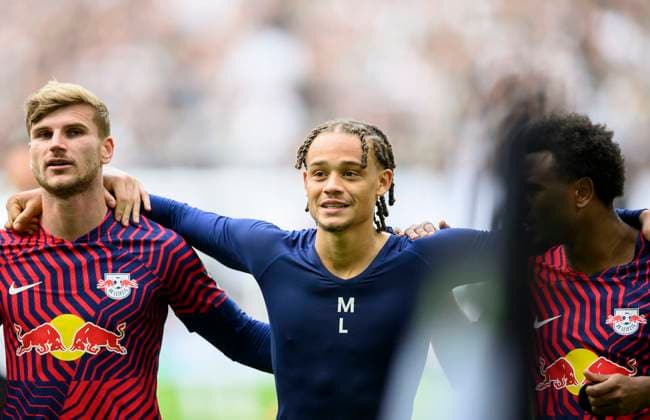 v l Timo WERNER L , Xavi SIMONS L , arm in arm after the match Football 1 Bundesliga, Matchday 5, Borussia Moenchengladbach MG RB Leipzig L 0 1, on 23 09 2023 in Moenchengladbach Germany DFL regulations prohibit any use of photographs as image sequences and or quasi video Â