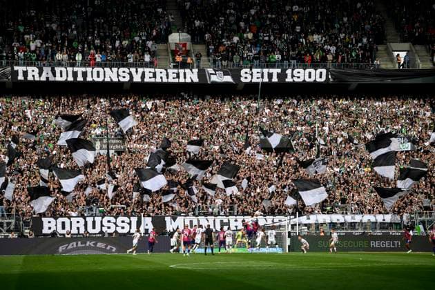 Feature, MG Fankurve with banner Traditionsverein seit 1900 , Borussia Park, Football 1 Bundesliga, 5 Spieltag, Borussia Moenchengladbach MG RB Leipzig L 0 1, am 23 09 2023 in Moenchengladbach Germany DFL regulations prohibit any use of photographs as image sequences and or quasi video Â