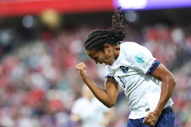 Sport Themen der Woche KW39 Sport Bilder des Tages WOMEN SOCCER - NL, AUT vs FRA VIENNA,AUSTRIA,26.SEP.23 - WOMEN SOCCER - UEFA Women s Nations League, group stage, Austria vs France. Image shows the rejoicing of Wendie Renard (FRA).  GEPAxpictures xArminxRauthner