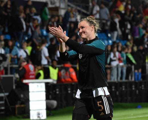 26 09 2023, Bochum, Germany, Vonovia Ruhr Stadium, Germany vs Iceland UEFA Womens Nations League, Marina Hegering Germany gestures, gestures Photo Ralf Treese Bochum Vonovia Ruhr Stadium North Rhine Westphalia Germany 521_GERICE20230926_055 Treese-521