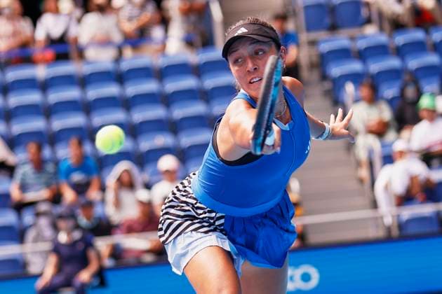 September 27, 2023, Tokyo, Japan: Jessica PEGULA (USA) hits a return against Cristina BUCSA (ESP) during their women s singles match of the Toray Pan Pacific Open Tennis Tournament 2023 at the Ariake Coliseum. The tournament is held from September 25 to October 1st. Pegula won 6-1, 6-2. Tokyo Japan - ZUMAm191 20230927_aap_m191_001 Copyright: xRodrigoxReyesxMarinx