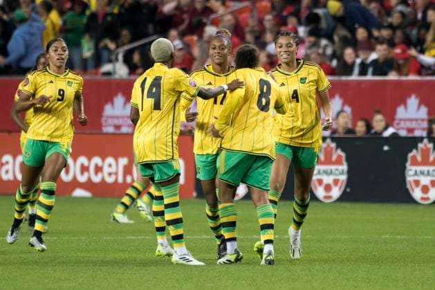 September 26, 2023, Toronto, Ontario, Canada: Jamaican football team Teammates celebrate Drew Spence 8 scoring a goal during the CONCACAF Women s Championship 2024 Olympic qualifier between Canada and Jamaica at BMO field in Toronto. The game ended 2-1 for Canada sending it to the Paris 2024 Olympic Games, Olympische Spiele, Olympia, OS Toronto Canada - ZUMAm154 20230926_zap_m154_008 Copyright: xAngelxMarchinix