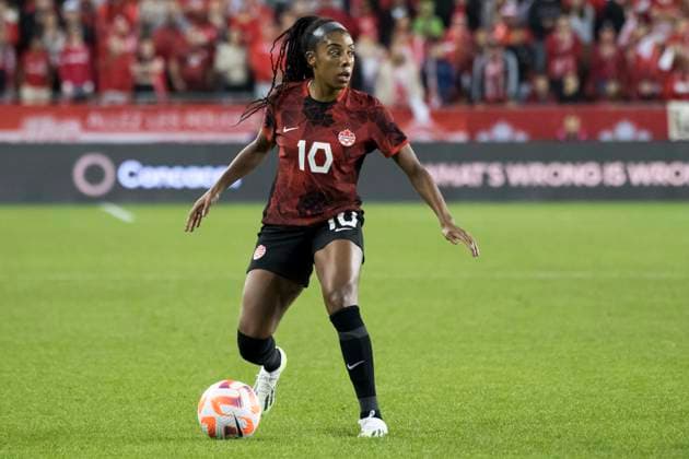 September 26, 2023, Toronto, Ontario, Canada: Ashley Lawrence 10 in action during the CONCACAF Women s Championship 2024 Olympic qualifier between Canada and Jamaica at BMO field in Toronto. The game ended 2-1 for Canada sending it to the Paris 2024 Olympic Games, Olympische Spiele, Olympia, OS Toronto Canada - ZUMAm154 20230926_zap_m154_018 Copyright: xAngelxMarchinix