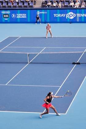 September 27, 2023, Tokyo, Japan: Kayla DAY (USA) hits a return against Veronika KUDERMENTOVA (RUS) during their women s singles match of the Toray Pan Pacific Open Tennis Tournament 2023 at the Ariake Coliseum. The tournament is held from September 25 to October 1st. Kudermentova won 6-3, 6-3. Tokyo Japan - ZUMAm191 20230927_aap_m191_042 Copyright: xRodrigoxReyesxMarinx