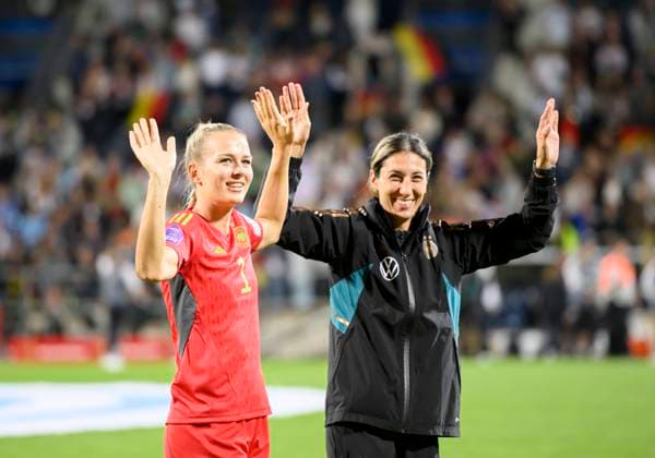 The players on the lap of honor from l goalkeeper goalkeeper Merle FROHMS GER , Sara DOORSOUN GER Football, UEFA Women s Nations League Div A, Group 3, 2 Matchday, Germany GER Iceland ISL 4 0, on 26 09 2023 in Bochum Germany Â