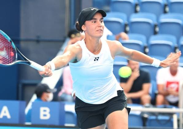 September 28, 2023, Tokyo, Japan - Anhelina Kalinina of Ukraine returns the ball against Caroline Garcia of France during the second round match of the Toray Pan Pacific Open tennis tournament at the Ariake Colosseum in Tokyo on Thursday, September 28, 2023. (photo by Yoshio Tsunoda AFLO) Noxthirdxpartyxsales  (0306194705st)
