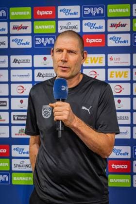 1 Basketball Bundesliga, easyCredit BBL, season 2023 2024, men, main round, 1 matchday, 28 09 2023, RASTA Vechta Bamberg Baskets Oren Amiel head coach Bamberg Baskets Vechta RASTA Dome Lower Saxony Germany