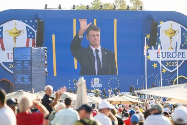230928 Ludvig Aberg of Team Europe is seen on a screen waving as he is selected to play match two at the opening ceremony during day 1 of the Ryder Cup on September 28, 2023 in Rome Photo Mathias Bergeld BILDBYRAN code MB MB0734 golf ryder cup träning practice training day 1 bbeng  Copyright: MATHIASxBERGELD BB230928MB074