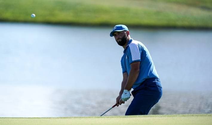 2023 Ryder Cup, Marco Simone Golf and Country Club, Rome, Italy 29 9 2023 Jon Rahm chips onto the green Jon Rahm chips onto the green 29 9 2023  Copyright: x INPHO MatteoxCiambellix DSC04129