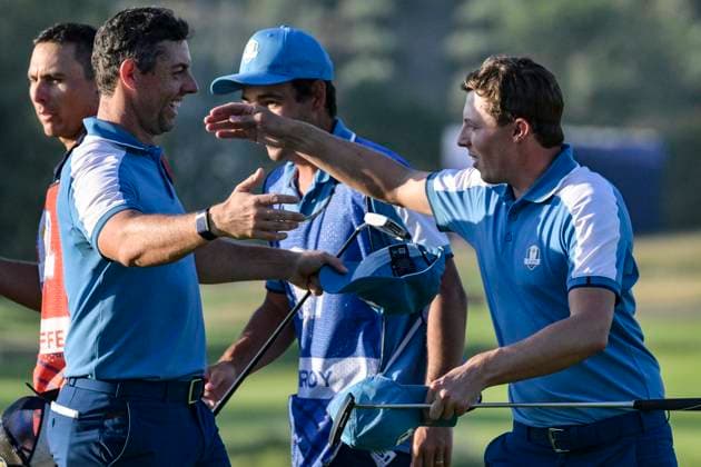 September 29, 2023, ROME: Europe s Northern Irish golfer Rory McIlroy (L) and Europe s English golfer Matt Fitzpatrick (R) celebrate during the Fourballs matches on the first day of the 2023 Ryder Cup golf tournament at Marco Simone Golf Club in Guidonia, near Rome, Italy, 29 September 2023. The 44th Ryder Cup matches between the US and Europe will be held in Italy from 29 September to 01 October 2023. ANSA ETTORE FERRARI 2023 Ryder Cup golf tournament  - ZUMAa110 20230929_zaf_a110_032 Copyright: xEttorexFerrarix