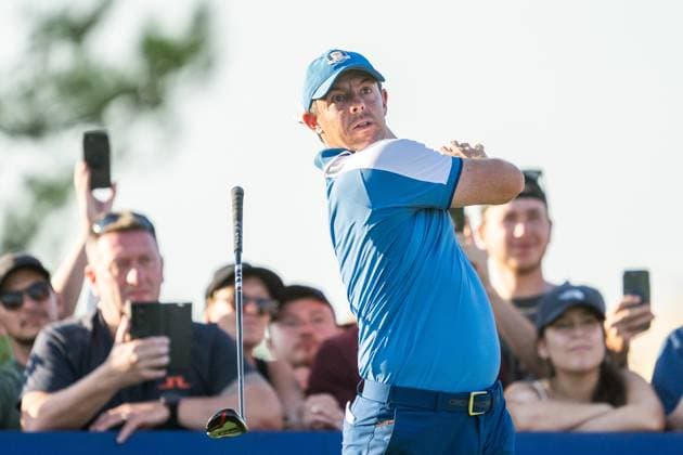 230929 Rory McIlroy of Team Europe drops his club as he tees off in a fourball match during day one of the Ryder Cup on September 29, 2023 in Rome Photo Mathias Bergeld BILDBYRAN kod MB MB0736 golf ryder cup day 1 bbeng fourball fyrboll  Copyright: MATHIASxBERGELD BB230929MB143