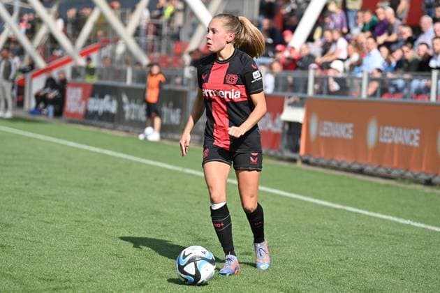 Janou Levels B04 , 5 on the wing with ball, 30 09 2023, Leverkusen Germany , football,google pixel womens Bundesliga bayer 04 Leverkusen 1 FC Nürnberg, DFB DFL REGULATES PROHIBIT ANY USE OF PHOTOGRAPHS AS IMAGE SEQUENCES AND OR QUASI VIDEO xmkx